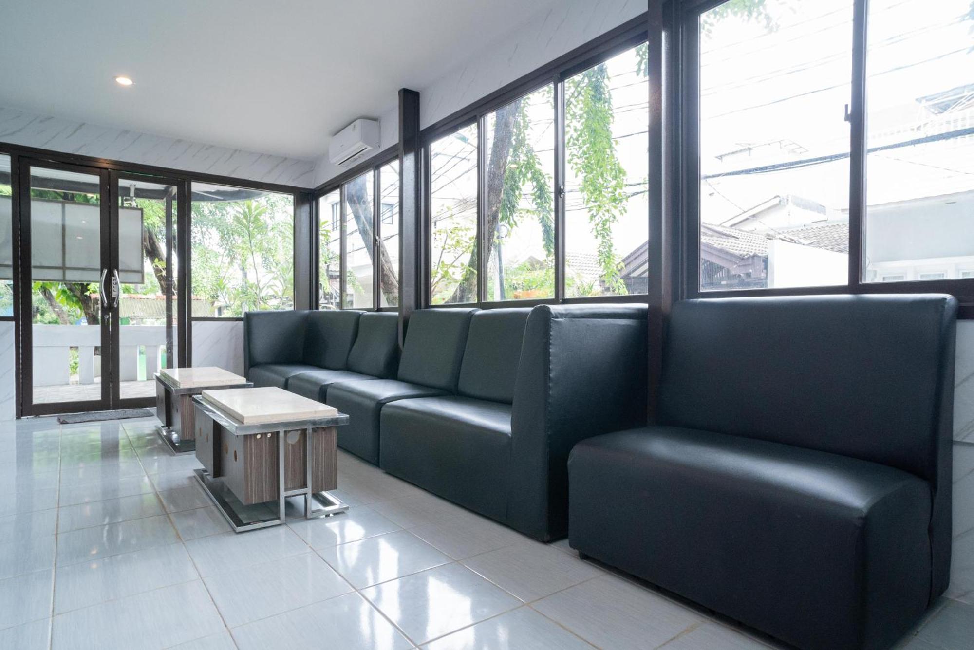 Reddoorz Plus Near Itc Cempaka Mas 2 Джакарта Экстерьер фото