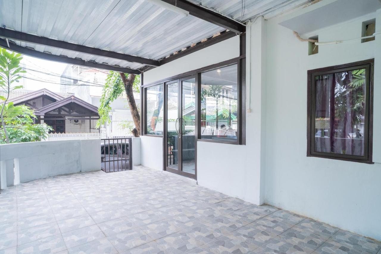 Reddoorz Plus Near Itc Cempaka Mas 2 Джакарта Экстерьер фото