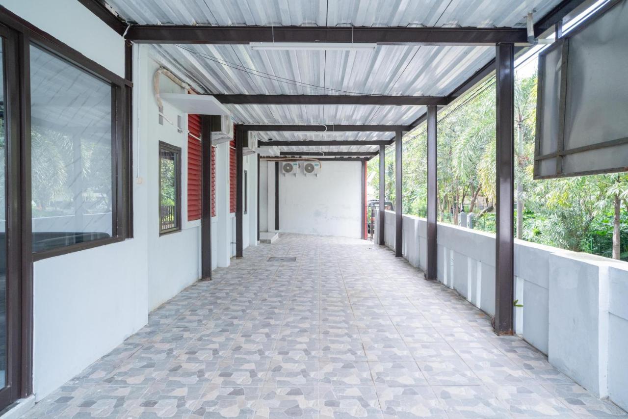 Reddoorz Plus Near Itc Cempaka Mas 2 Джакарта Экстерьер фото