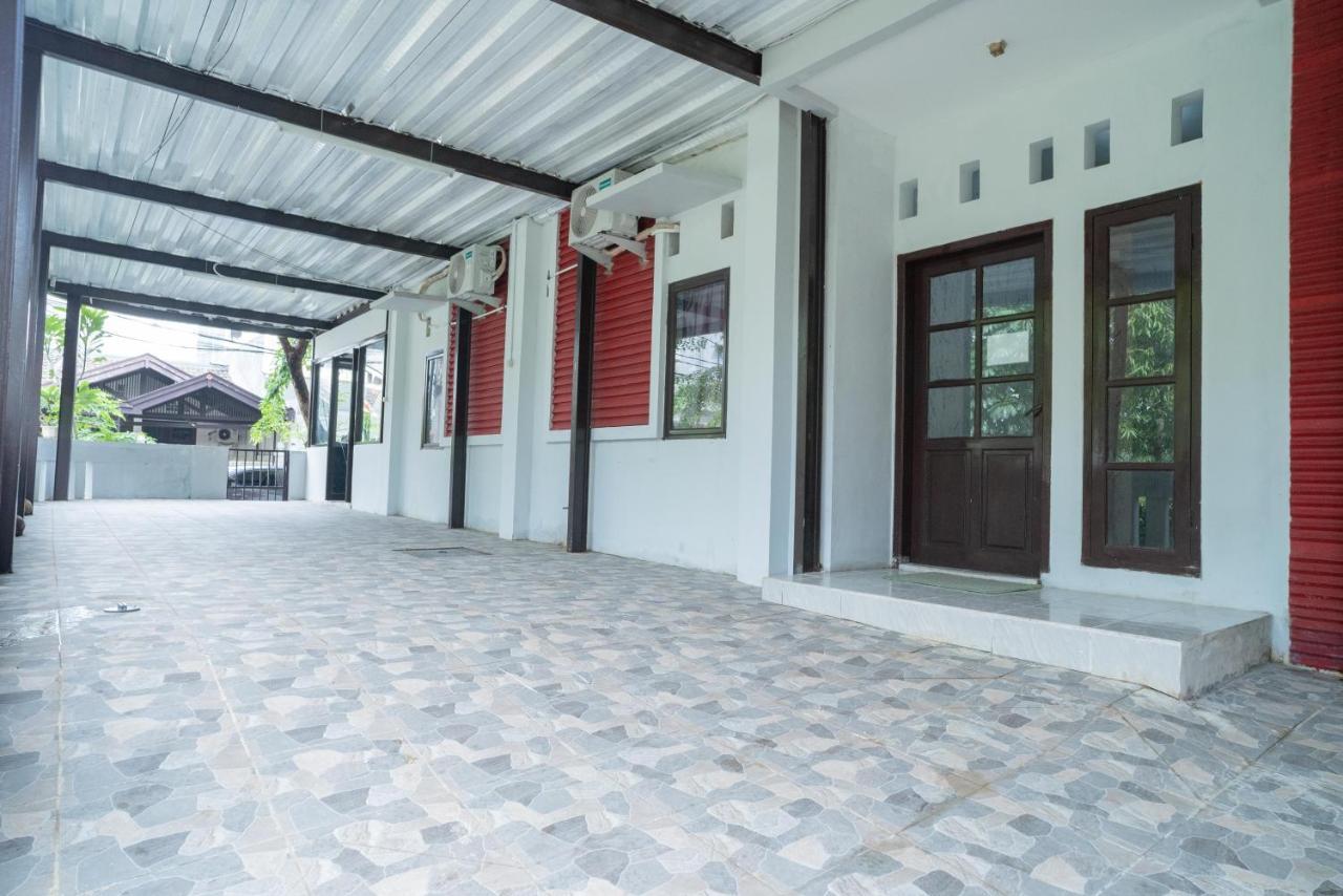 Reddoorz Plus Near Itc Cempaka Mas 2 Джакарта Экстерьер фото
