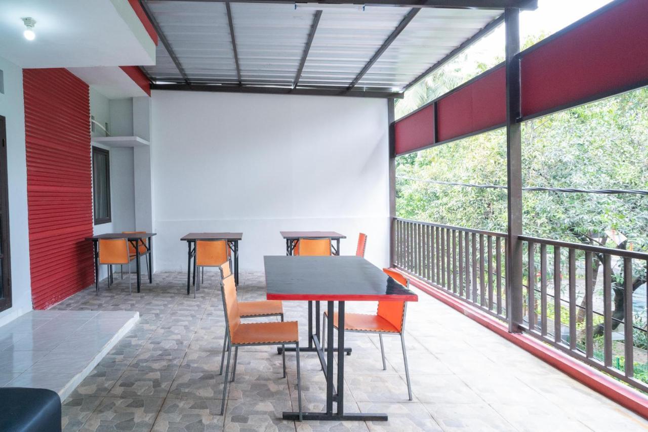 Reddoorz Plus Near Itc Cempaka Mas 2 Джакарта Экстерьер фото