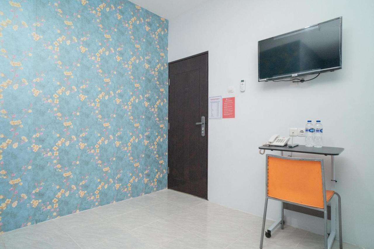 Reddoorz Plus Near Itc Cempaka Mas 2 Джакарта Экстерьер фото